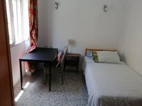 D Habitación preciosa grande cómoda wifi Málaga centro